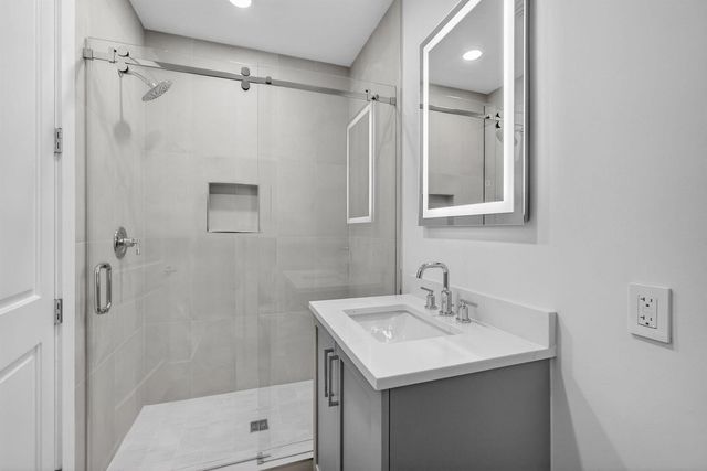 176 Lake Drive 1-302, Palm Beach Shores, FL 33404