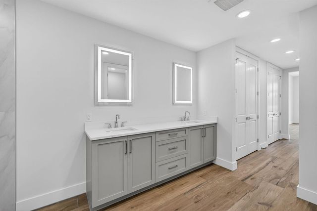 176 Lake Drive 1-302, Palm Beach Shores, FL 33404