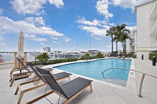 176 Lake Drive 1-302, Palm Beach Shores, FL 33404