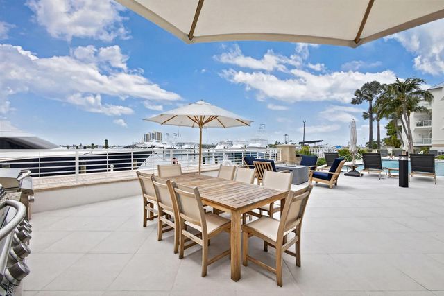 176 Lake Drive 1-302, Palm Beach Shores, FL 33404