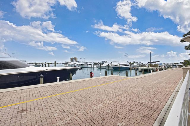 176 Lake Drive 1-302, Palm Beach Shores, FL 33404
