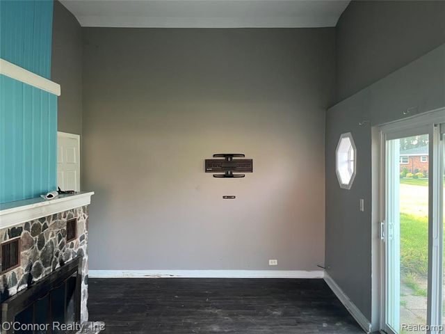 2929 N River Road, Fort Gratiot, MI 48059