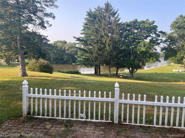2929 N River Road, Fort Gratiot, MI 48059