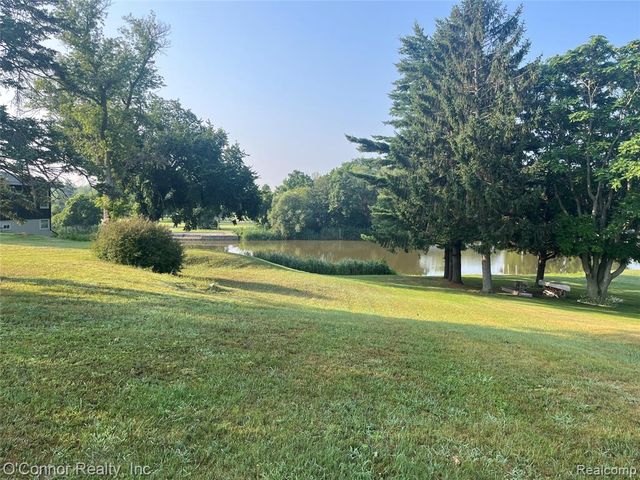 2929 N River Road, Fort Gratiot, MI 48059