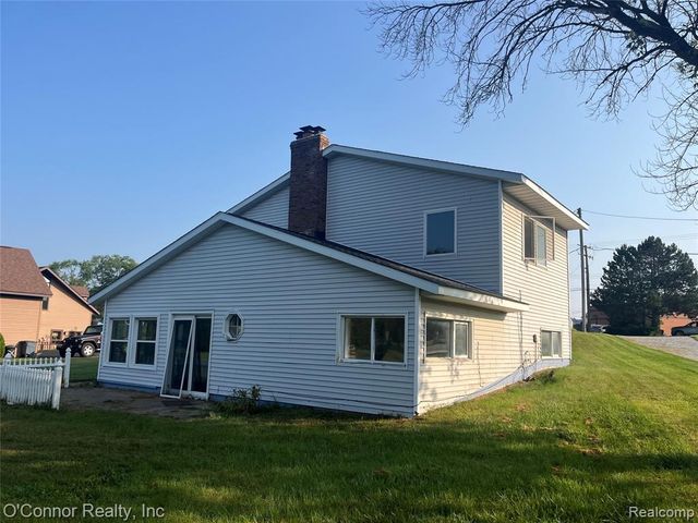 2929 N River Road, Fort Gratiot, MI 48059