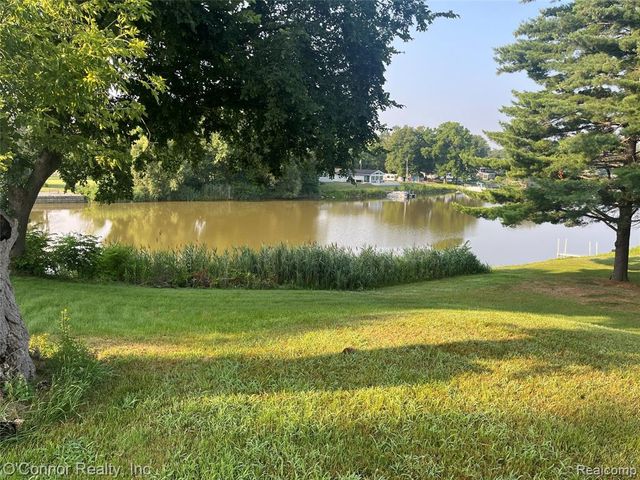 2929 N River Road, Fort Gratiot, MI 48059