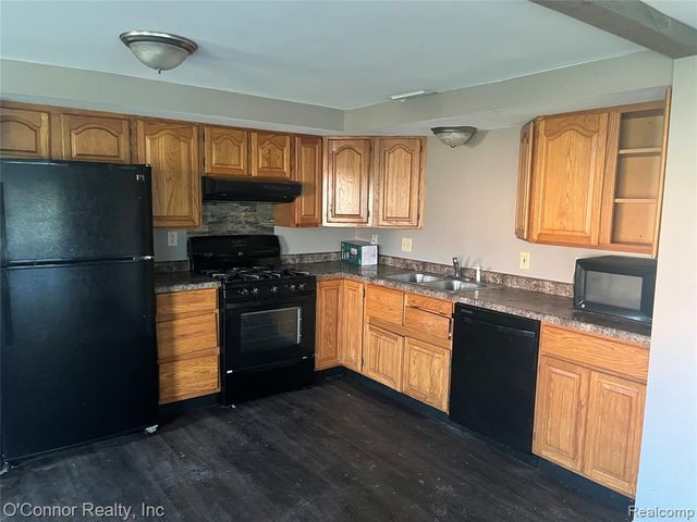 2929 N River Road, Fort Gratiot, MI 48059