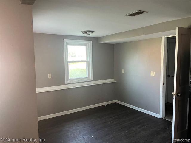 2929 N River Road, Fort Gratiot, MI 48059
