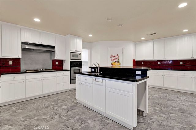 18663 Mojave Street, Hesperia, CA 92345