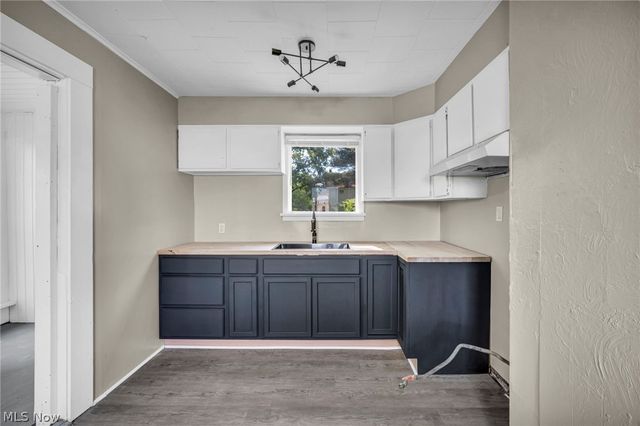 357 N Adams Street, Akron, OH 44304