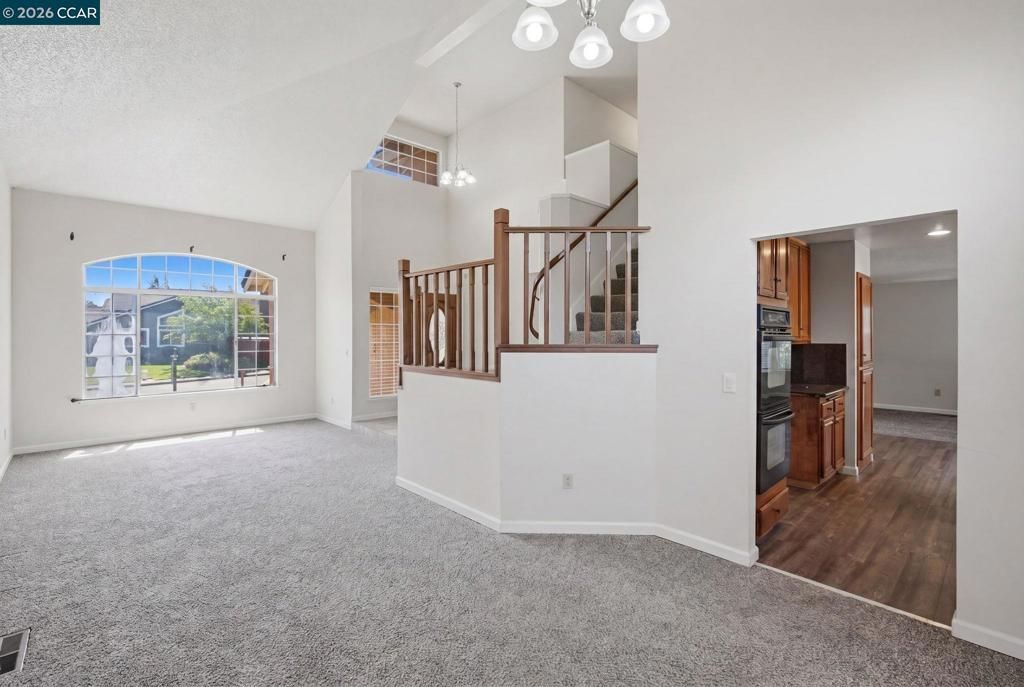 Image 10 of property listing at 6033 Lakeview Cir, Fairfield, CA 94534