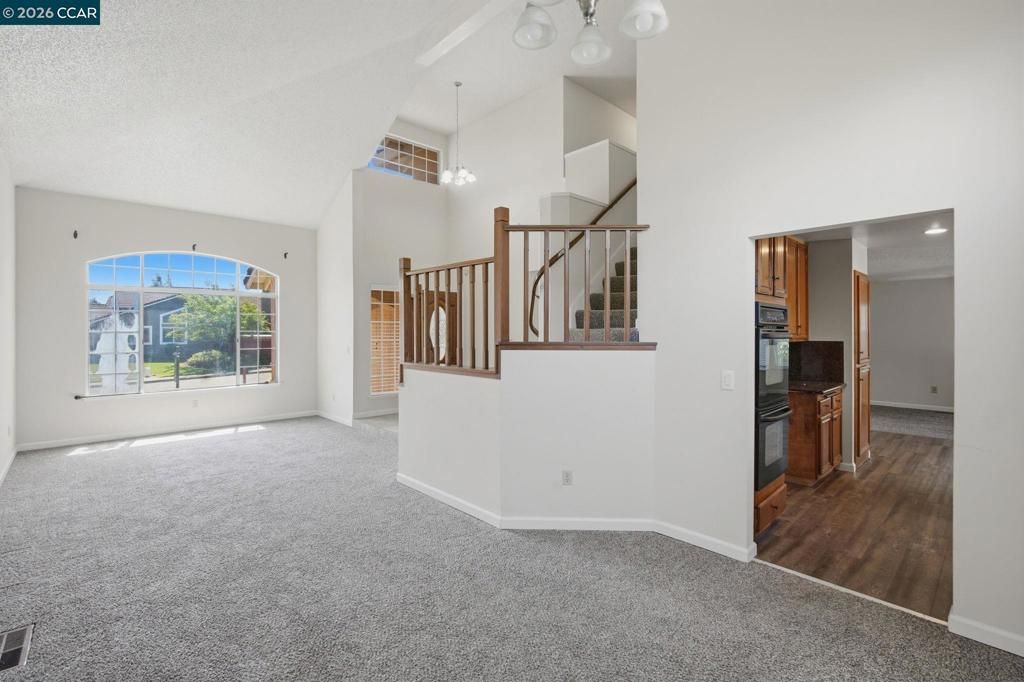 Image 11 of property listing at 6033 Lakeview Cir, Fairfield, CA 94534