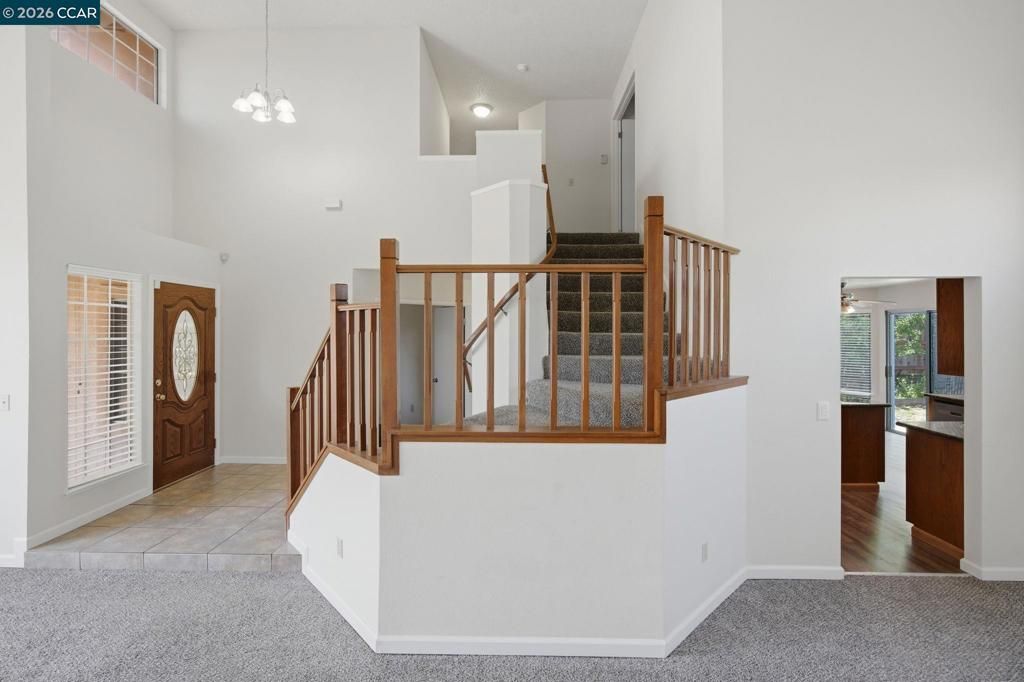 Image 12 of property listing at 6033 Lakeview Cir, Fairfield, CA 94534