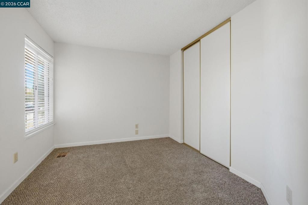 Image 15 of property listing at 6033 Lakeview Cir, Fairfield, CA 94534