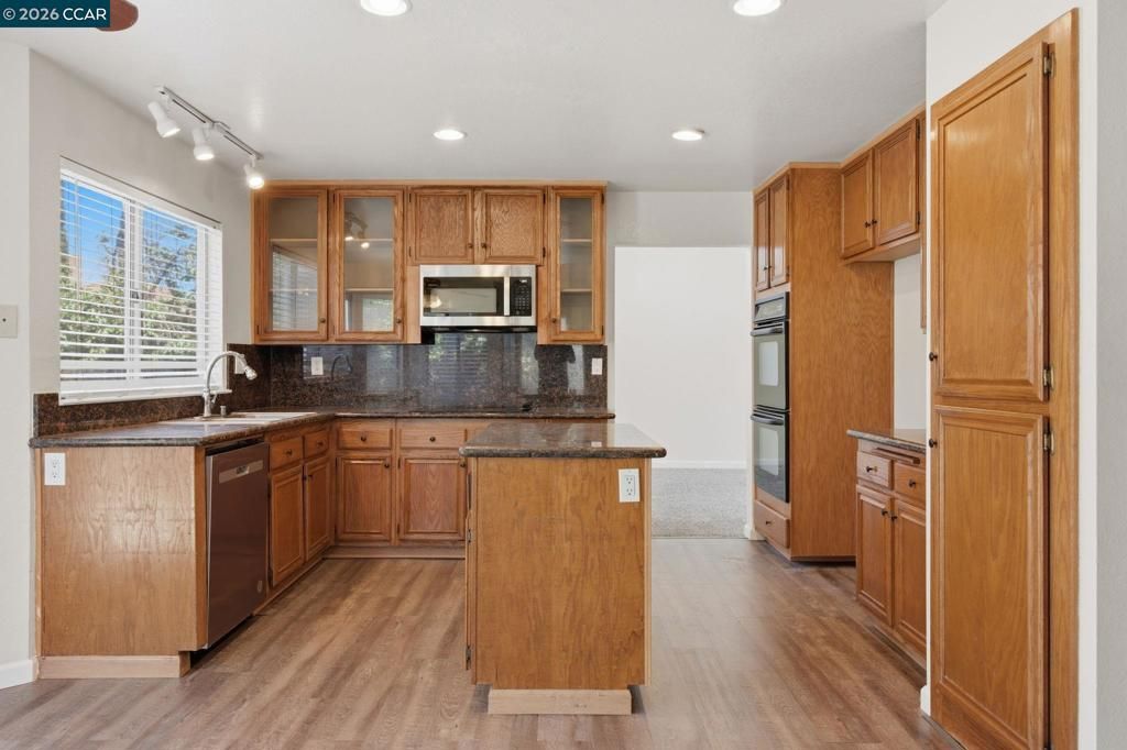 Image 19 of property listing at 6033 Lakeview Cir, Fairfield, CA 94534