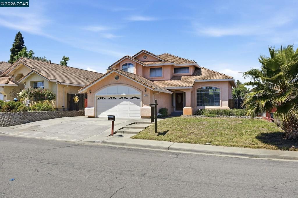 Image 2 of property listing at 6033 Lakeview Cir, Fairfield, CA 94534