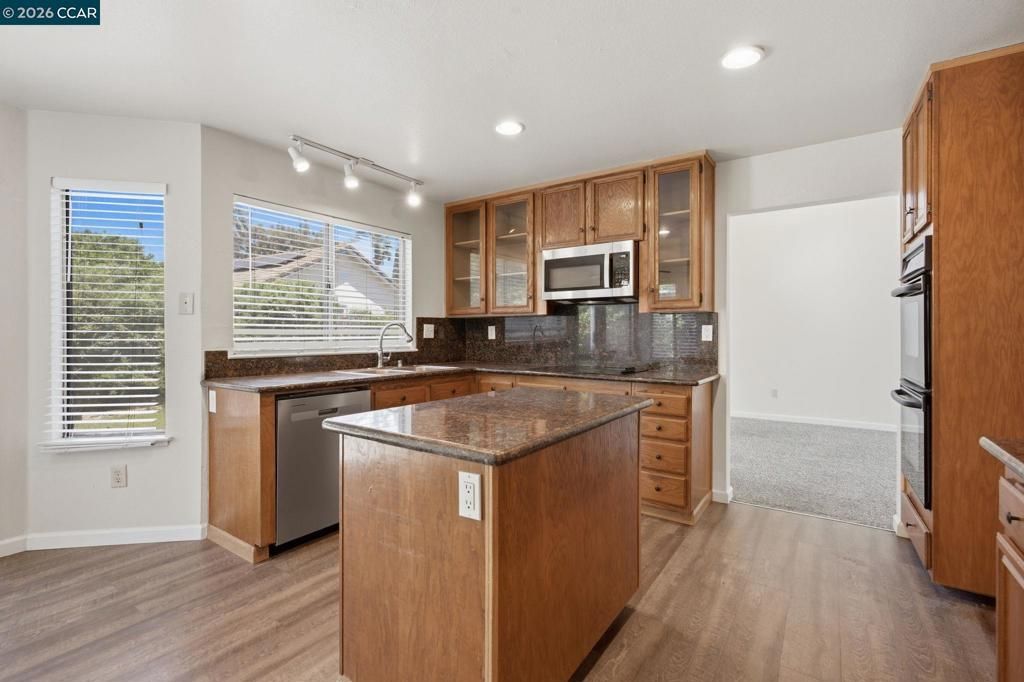 Image 21 of property listing at 6033 Lakeview Cir, Fairfield, CA 94534