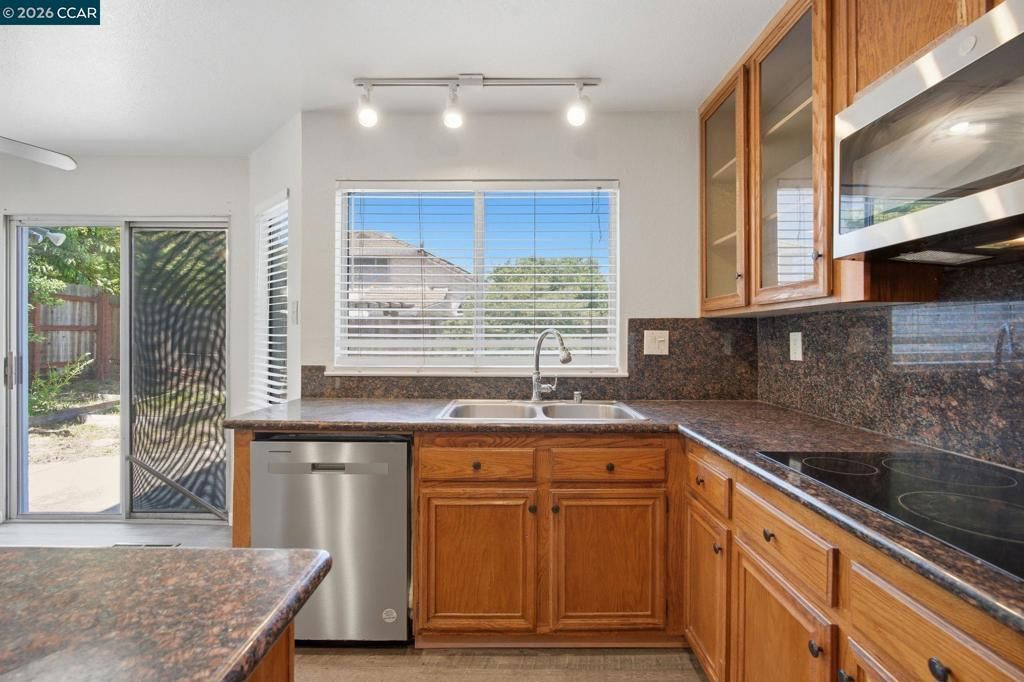 Image 24 of property listing at 6033 Lakeview Cir, Fairfield, CA 94534