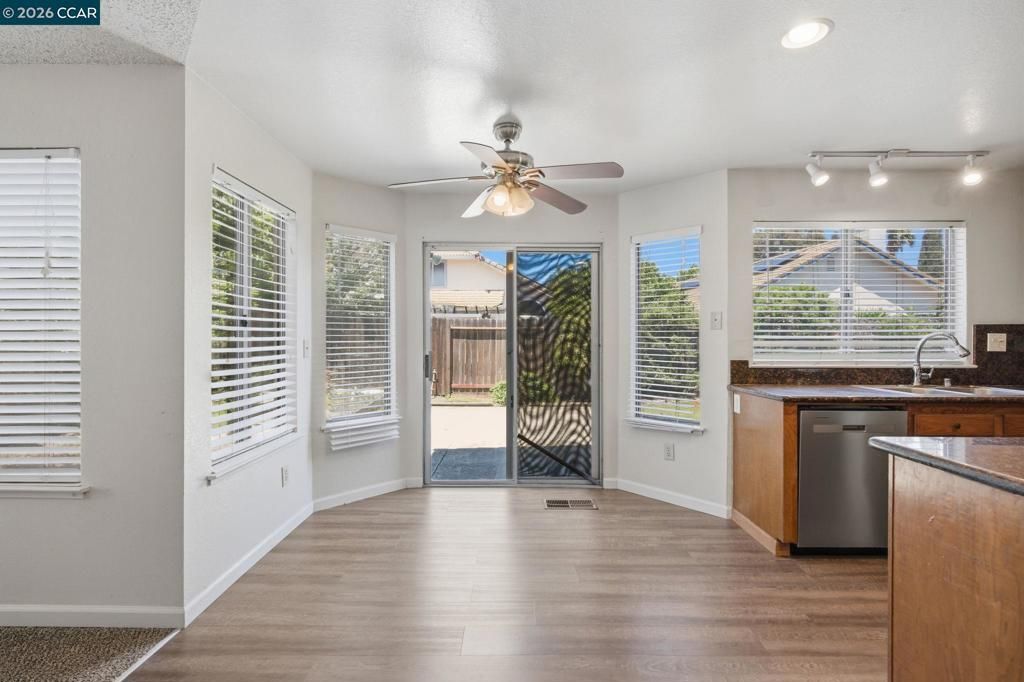 Image 26 of property listing at 6033 Lakeview Cir, Fairfield, CA 94534