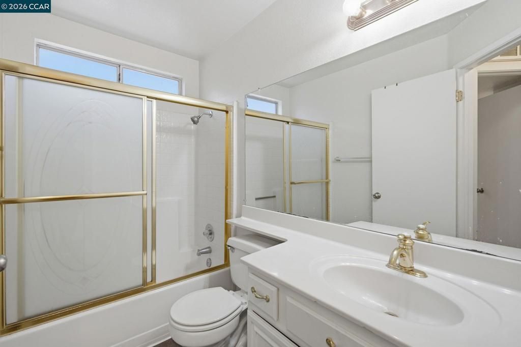 Image 31 of property listing at 6033 Lakeview Cir, Fairfield, CA 94534
