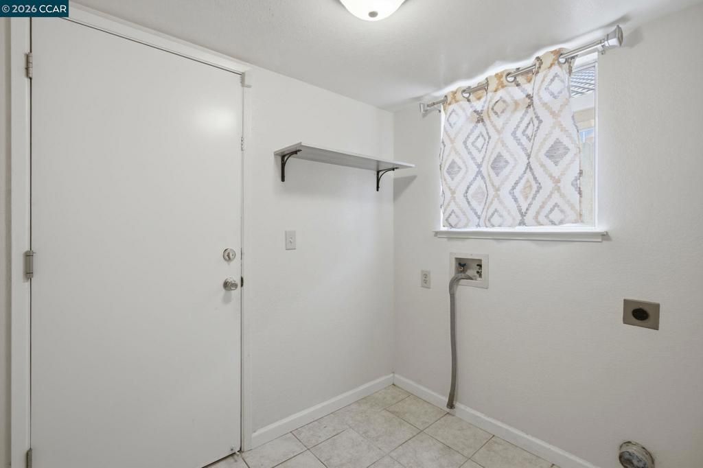 Image 32 of property listing at 6033 Lakeview Cir, Fairfield, CA 94534