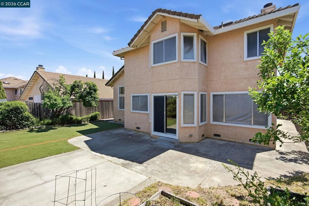 Image 33 of property listing at 6033 Lakeview Cir, Fairfield, CA 94534