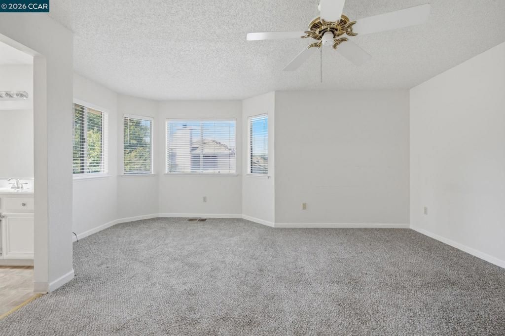 Image 36 of property listing at 6033 Lakeview Cir, Fairfield, CA 94534