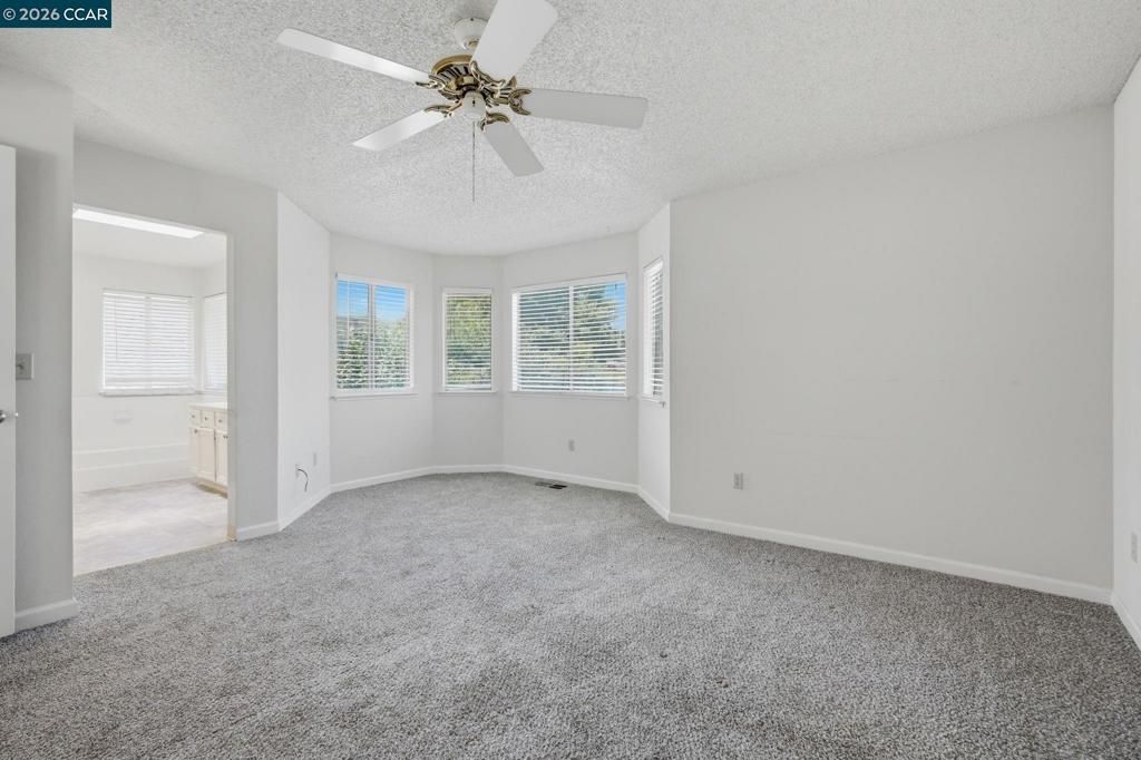 Image 37 of property listing at 6033 Lakeview Cir, Fairfield, CA 94534