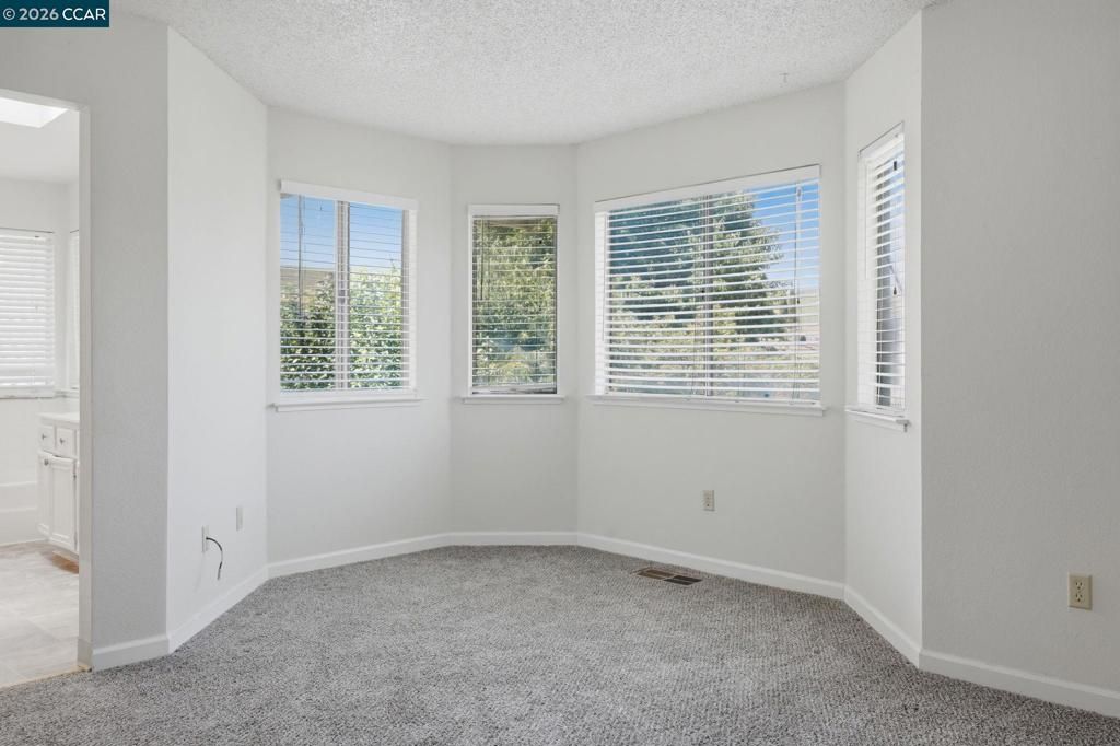 Image 38 of property listing at 6033 Lakeview Cir, Fairfield, CA 94534