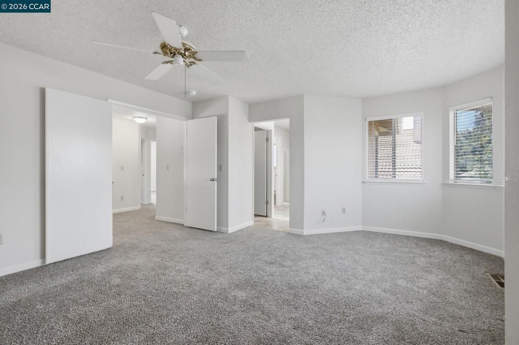 Image 39 of property listing at 6033 Lakeview Cir, Fairfield, CA 94534