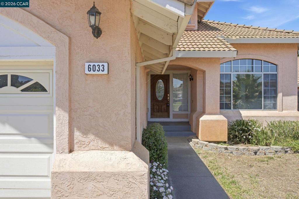 Image 4 of property listing at 6033 Lakeview Cir, Fairfield, CA 94534