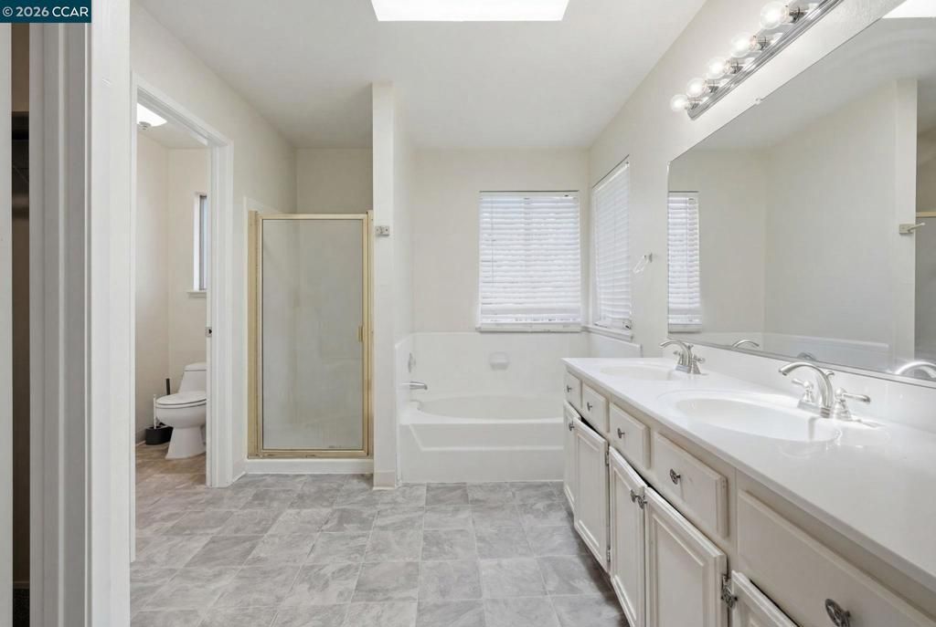 Image 43 of property listing at 6033 Lakeview Cir, Fairfield, CA 94534