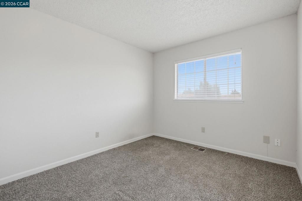 Image 51 of property listing at 6033 Lakeview Cir, Fairfield, CA 94534