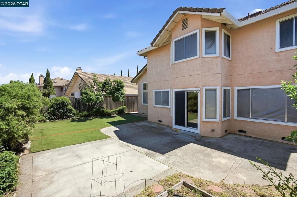 Image 57 of property listing at 6033 Lakeview Cir, Fairfield, CA 94534