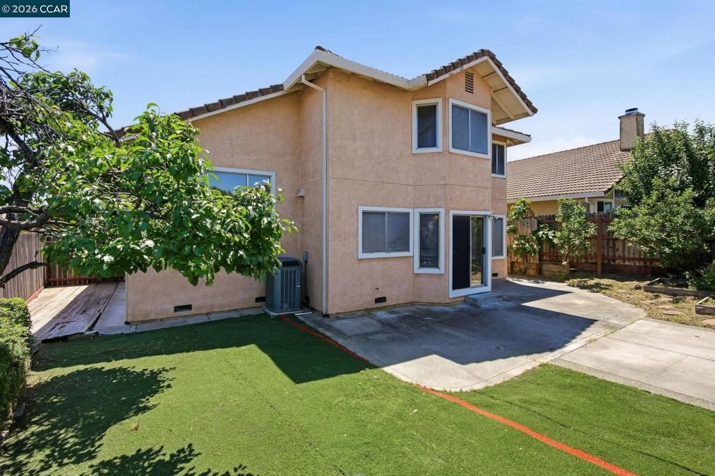Image 58 of property listing at 6033 Lakeview Cir, Fairfield, CA 94534