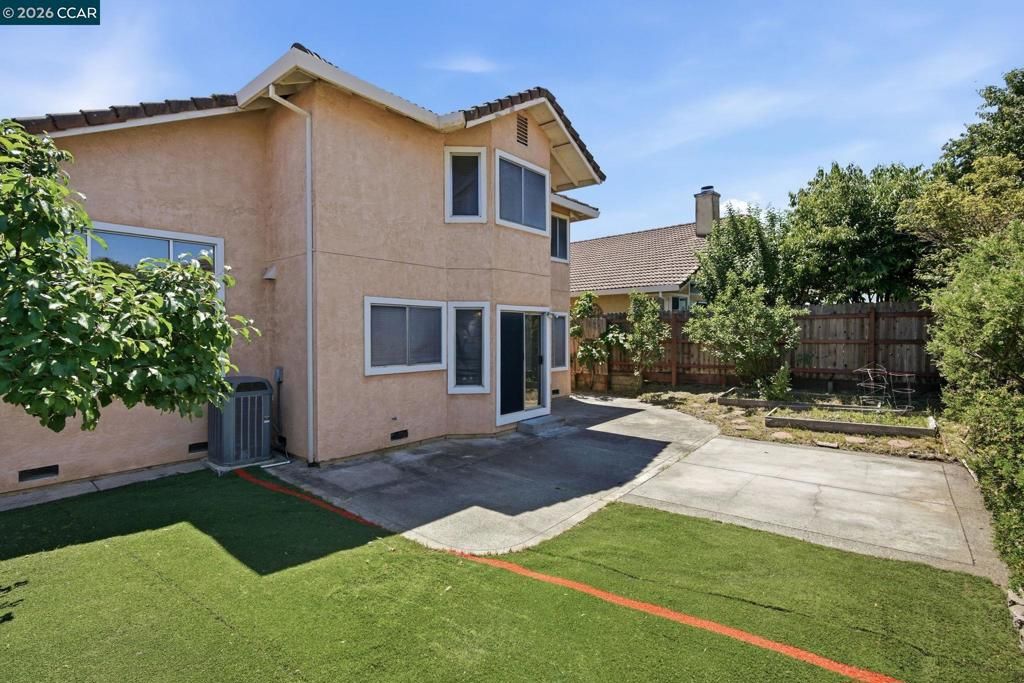 Image 59 of property listing at 6033 Lakeview Cir, Fairfield, CA 94534