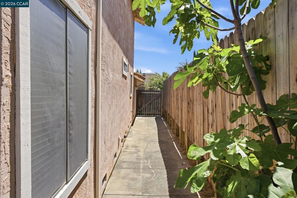 Image 62 of property listing at 6033 Lakeview Cir, Fairfield, CA 94534
