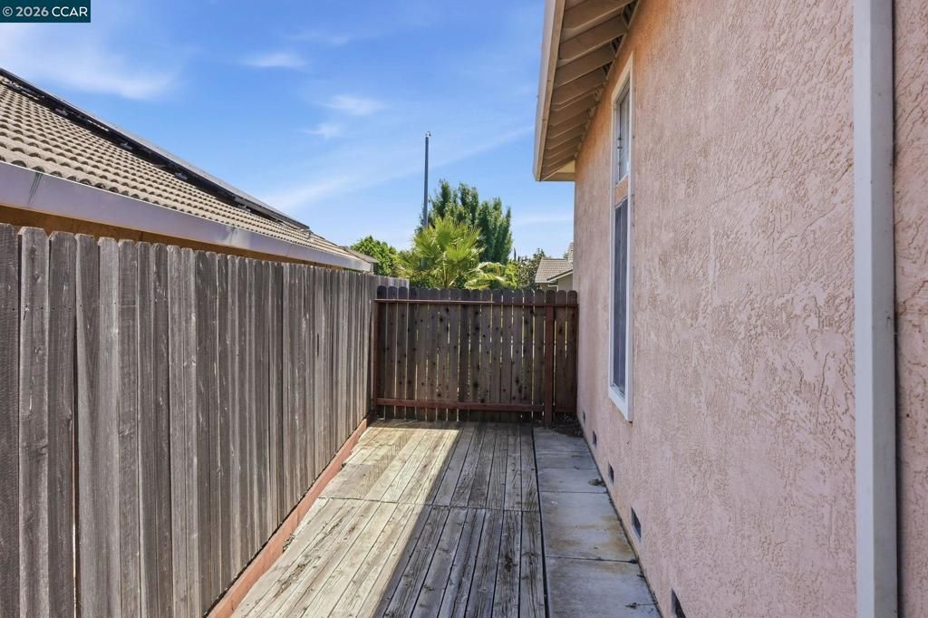 Image 63 of property listing at 6033 Lakeview Cir, Fairfield, CA 94534