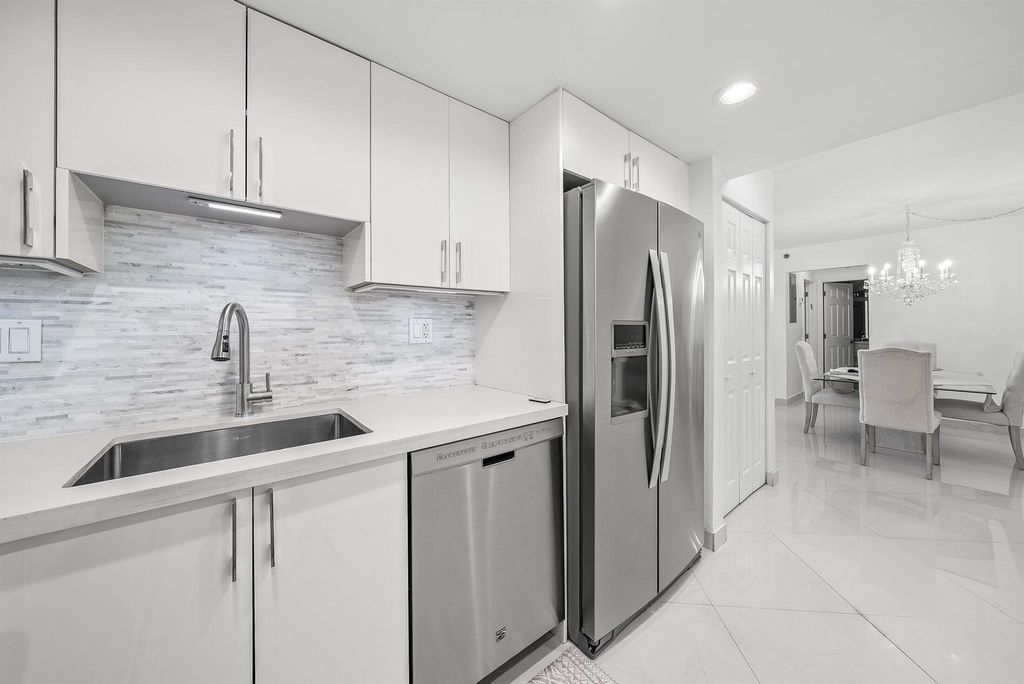 Image 6 of property listing at 3301 S Ocean Boulevard 105, Highland Beach, FL 33487