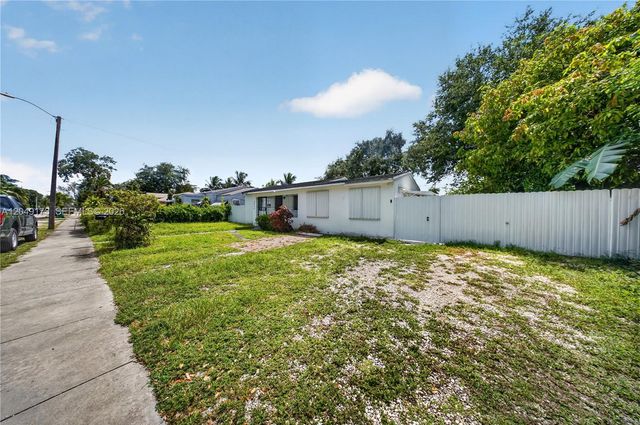 9828 NW 26th Ave, Miami, FL 33147