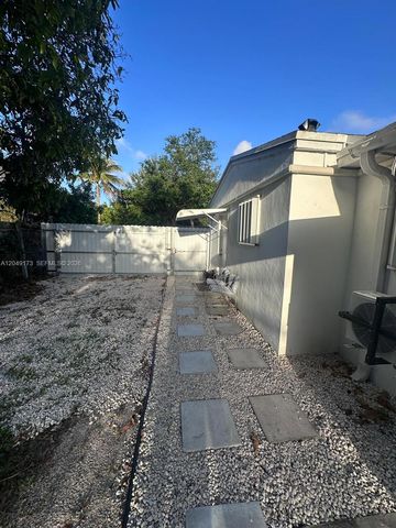 9828 NW 26th Ave, Miami, FL 33147