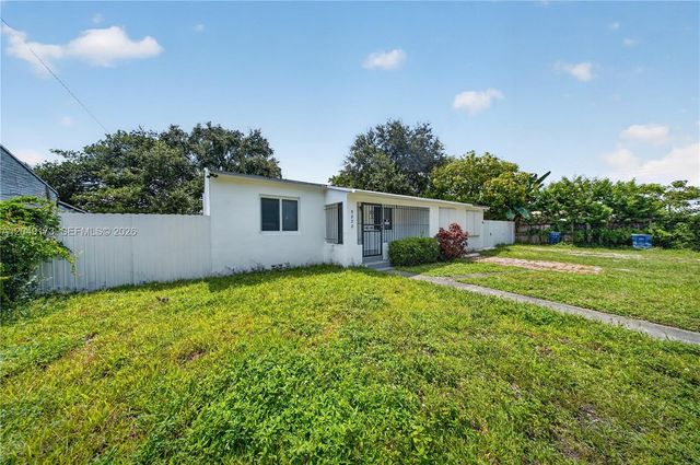 9828 NW 26th Ave, Miami, FL 33147