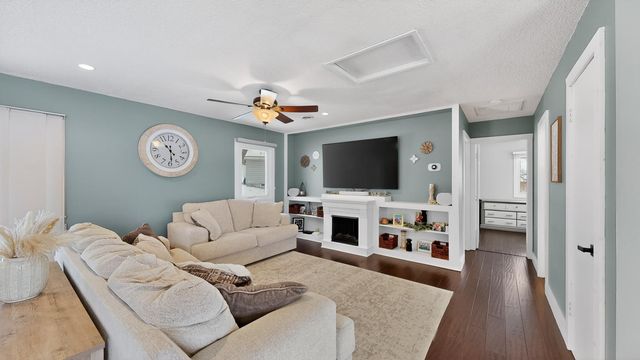 3927 Oak Park Circle SE, Rochester, MN 55904