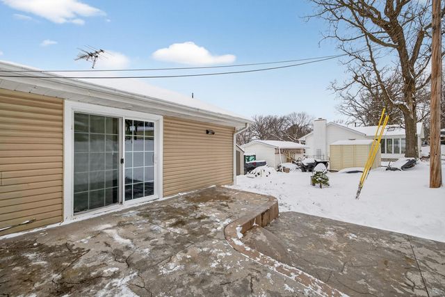 3927 Oak Park Circle SE, Rochester, MN 55904