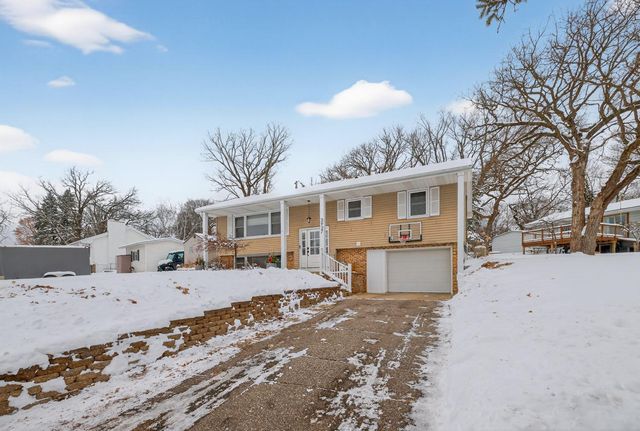 3927 Oak Park Circle SE, Rochester, MN 55904