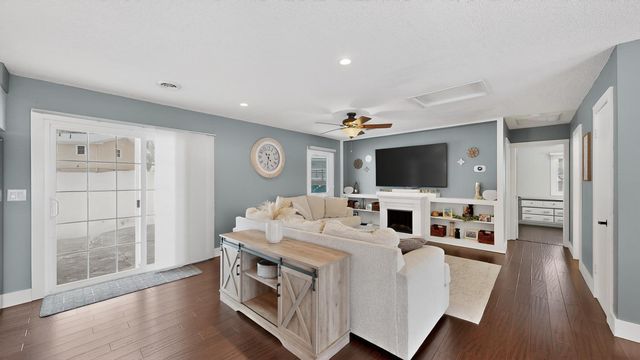 3927 Oak Park Circle SE, Rochester, MN 55904