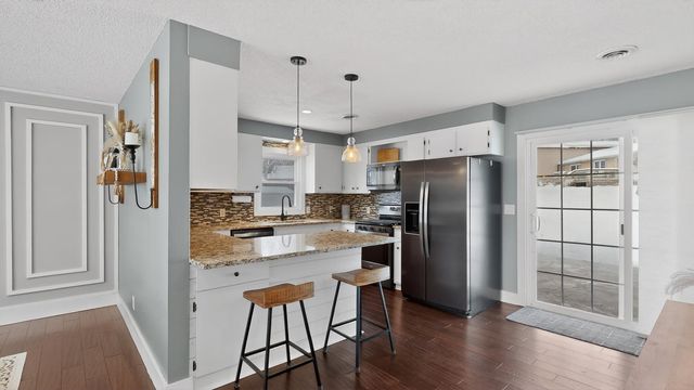 3927 Oak Park Circle SE, Rochester, MN 55904