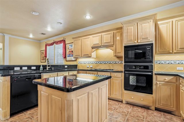3106 Stornoway Trail, Arlington, TX 76012