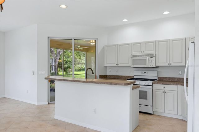 2462 MAGNOLIA CIRCLE, North Port, FL 34289