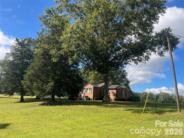 1952 N Nc 16 Business Highway, Denver, NC 28037